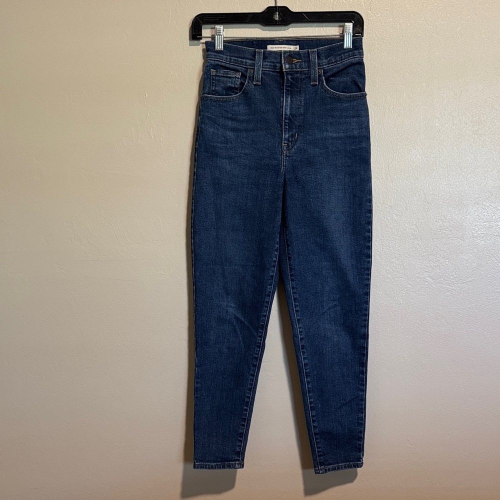 Levi's High wasted Mom Jean  — Dark Blue Wash
